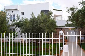Exterior - Amazing villa with a beautiful swimming pool (Oujda)
