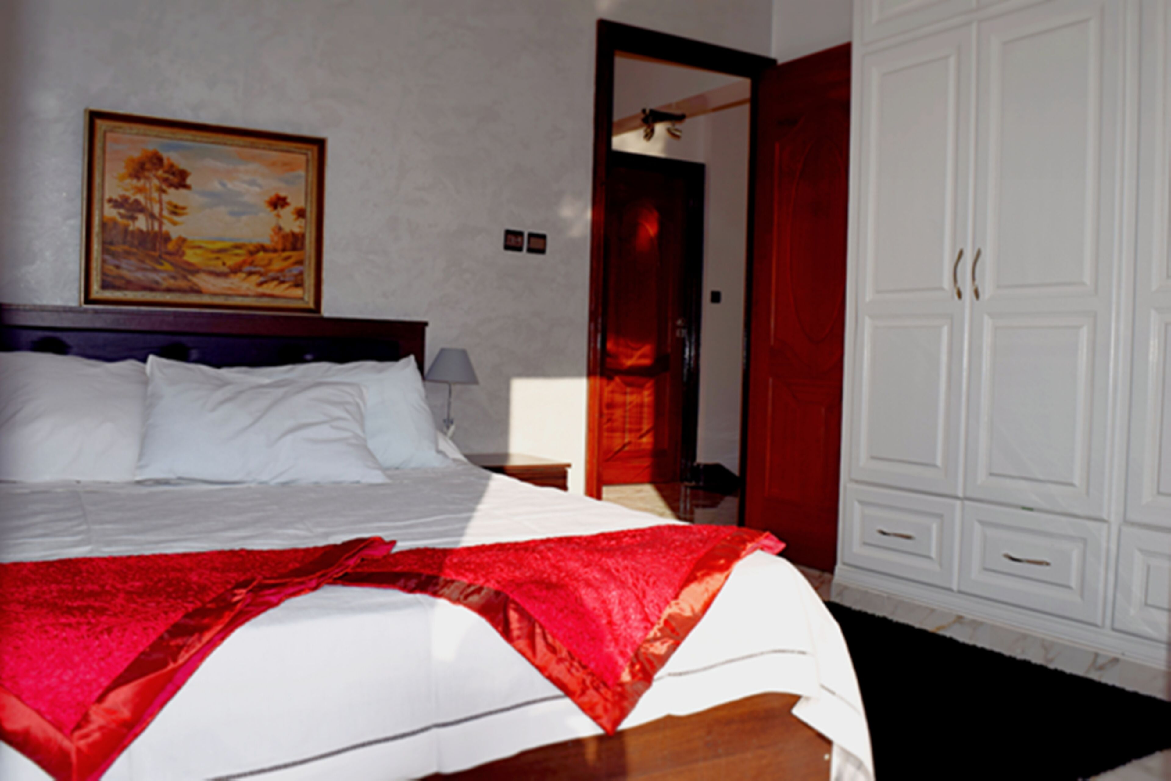 3 chambres, fer et planche à repasser, Wi-Fi, draps fournis