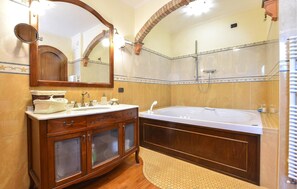 Bathtub, hair dryer - Beautiful home in Zafferana Etnea (Zafferana Etnea)