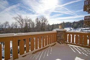 House, 4 Bedrooms | Balcony