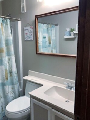 Condo, 1 Bedroom | Bathroom | Towels