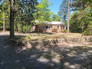 Exterior - Monthly Furnished 3 Bedroom 2 Bath Home Close to Village of Pinehurst Acre lot (West End)