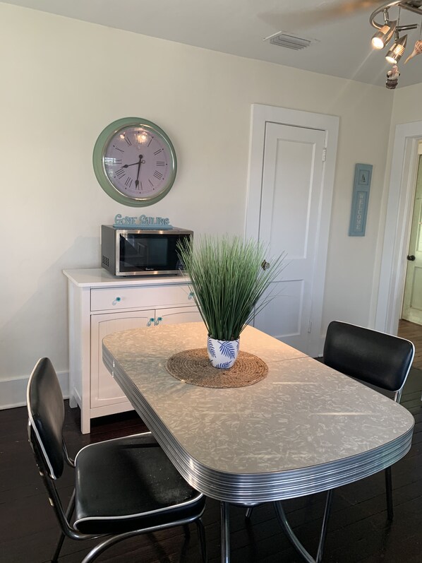 Dining - Hemingway Suite (New Smyrna Beach)