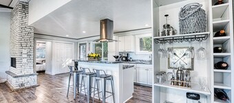 Lake Escape w/ Private Dock & Spa-like amenities