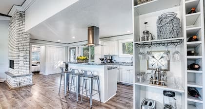 Lake Escape w/ Private Dock & Spa-like amenities