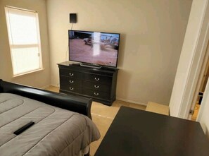 3 habitaciones, escritorio, tabla de planchar con plancha y wifi gratis 