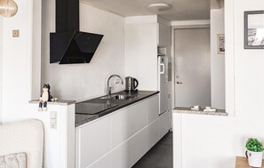 Fridge, stovetop, dishwasher, coffee/tea maker - Cozy apartment in Rudkøbing with WiFi (Rudkøbing)