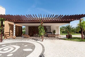 Apartment | Outdoor dining - Apart na Praia do Cumbuco por carpediem (Caucaia)