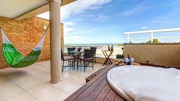 Apartment | Outdoor dining