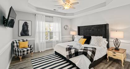 Spacious 4BR Home – Near HPU, Market & Dining – Family & Business Ready!