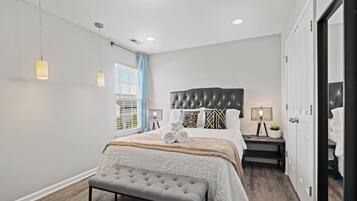 4 bedrooms, desk, iron/ironing board, free WiFi