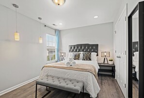 4 Schlafzimmer, Schreibtisch, Bügeleisen/Bügelbrett, kostenloses WLAN