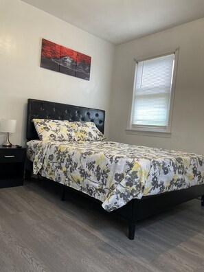 1 bedroom, desk, free WiFi, bed sheets