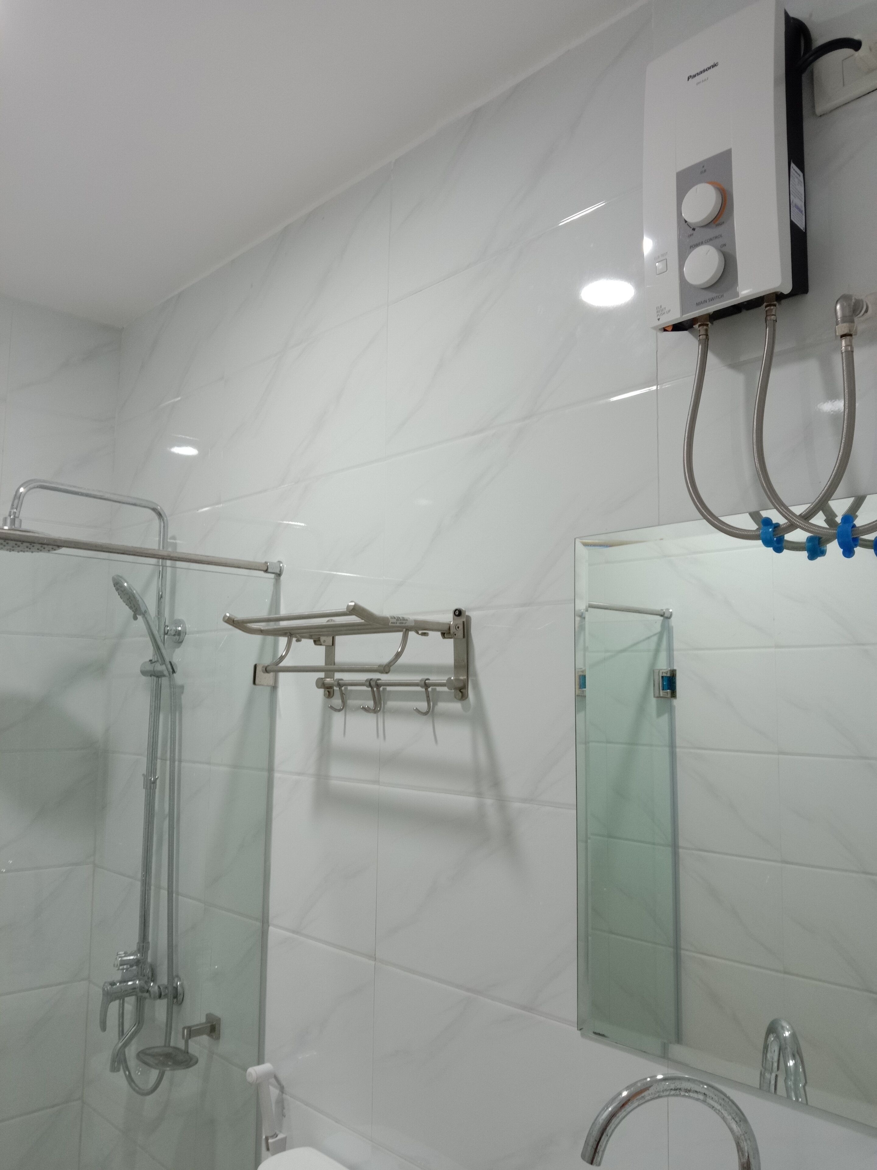 淋浴設備、淋浴花灑、坐浴桶、毛巾