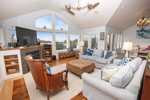 Flat-screen TV, fireplace, DVD player, ping pong - Oceanside, ELEVATOR, Indoor-Outdoor pool, Sauna, Rec Room, Media Room, BH12, Celtic Tides (Corolla)