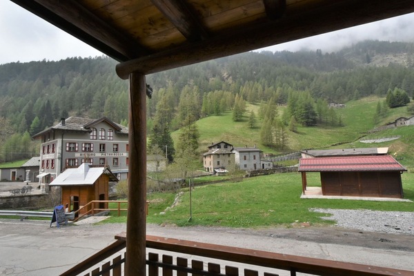 Montagne, Bâtiment, Propriété, Plante, Ciel, La Nature, Bois, Fenêtre, Maison, Montagnes