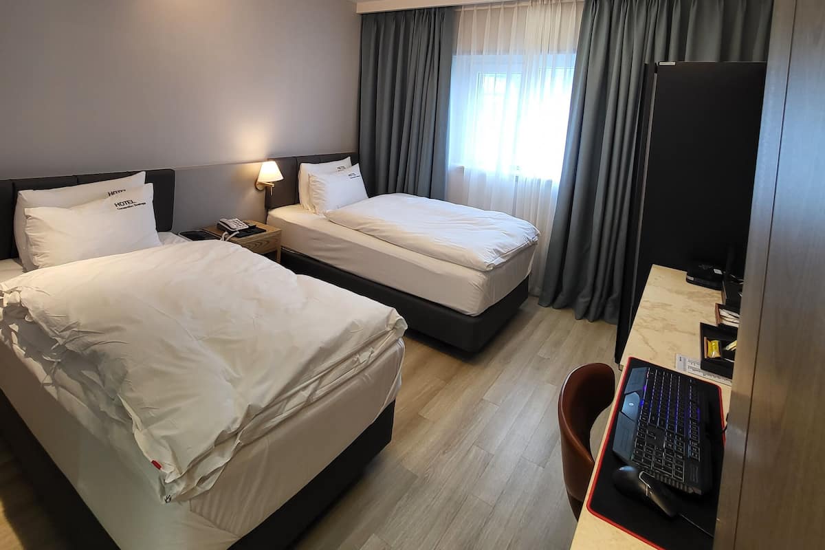Deluxe Twin Room | Blackout drapes, soundproofing, iron/ironing board, WiFi (free)