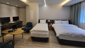 Grand Double Room | Blackout drapes, soundproofing, iron/ironing board, WiFi (free) - convention business hotel (Daegu)