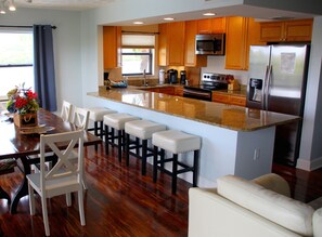 Dining - Resort-like Coastal Condo--3 min walk to beach (Indian Shores)