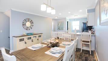 House, Multiple Beds (Beach Therapy) | Dining