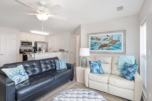 Apartment, Mehrere Betten (Surfside 17) | Wohnbereich