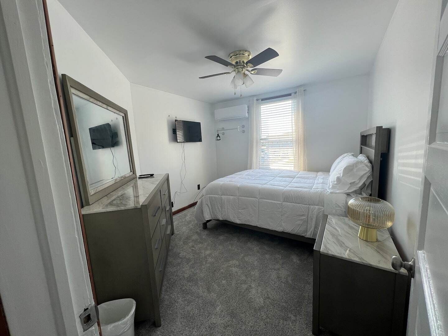 Family Sized Condo with a pool and 1 block from beach and boardwalk