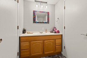 Combined shower/bathtub, hair dryer, towels, soap