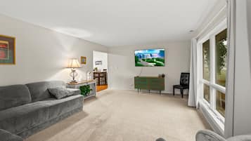 Smart-tv, videospil, bordfodbold, bordtennisbord