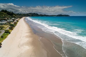 Beach - 2 min walk to the glorious white sands of Onetangi beach (Waiheke Island)