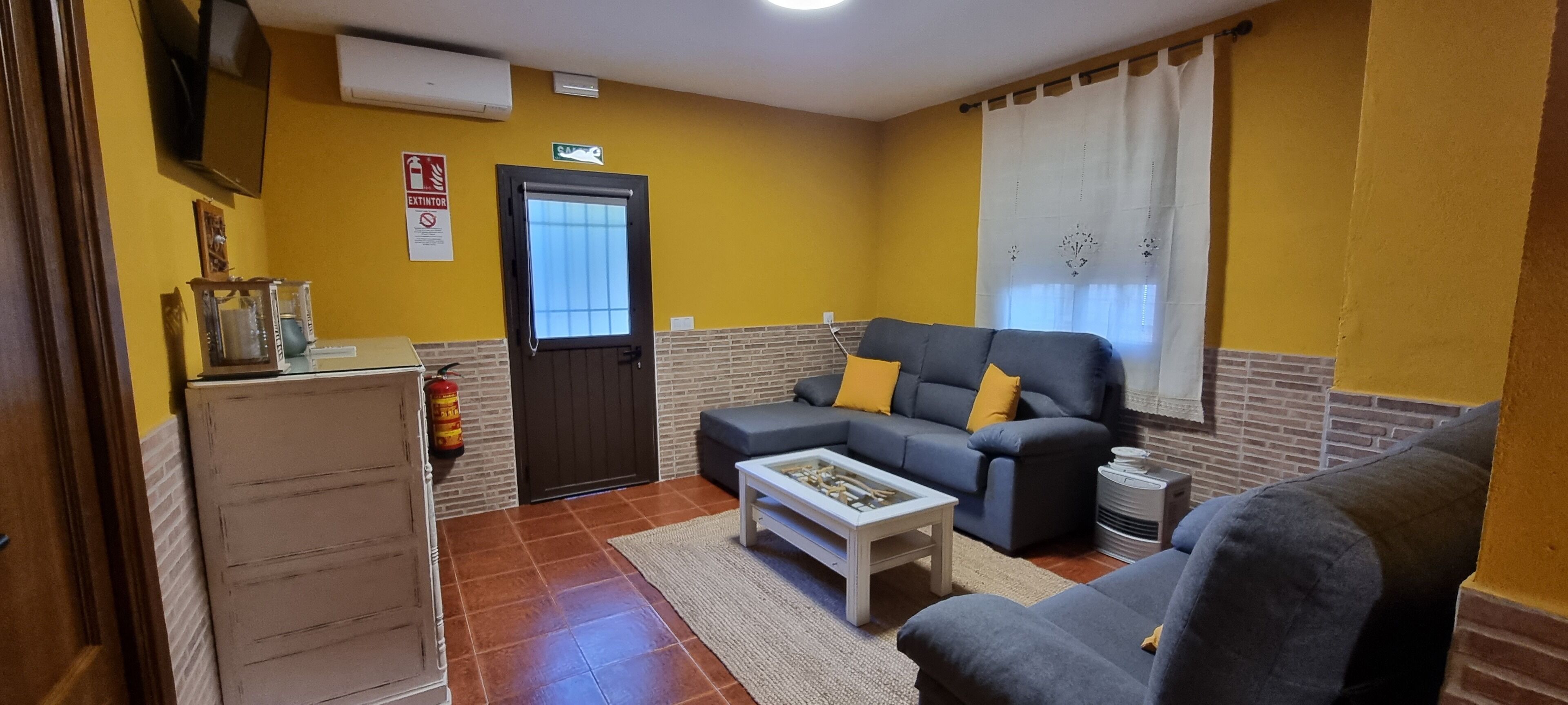 Smart TV, chimenea, videoteca y estéreo 