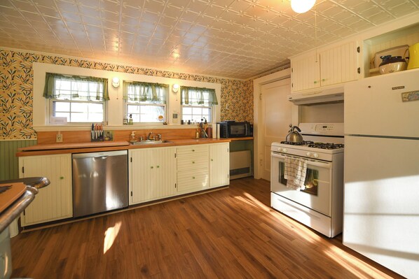 冰箱、微波炉、烤箱、炉灶