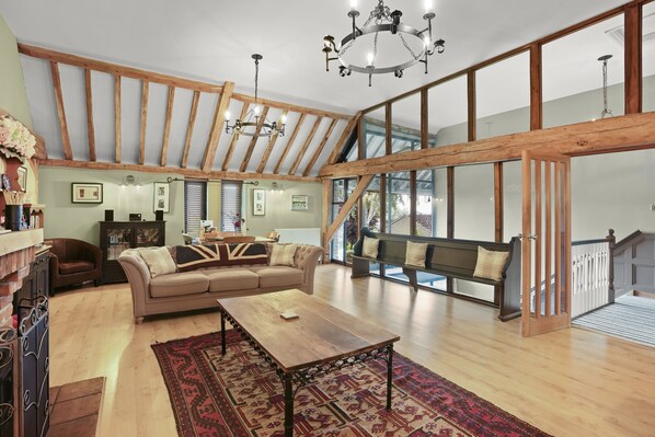 TV, fireplace, books, stereo - 1880's Barn Conversion - Sleeps 4 & Pet Friendly (Runham)