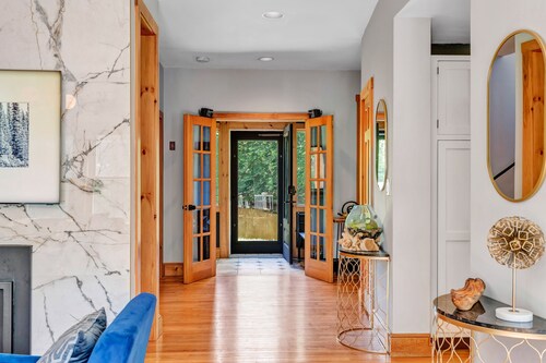 NEW Vermont Luxury in Woodstock Village: Private Home, Pond & Mountain Views