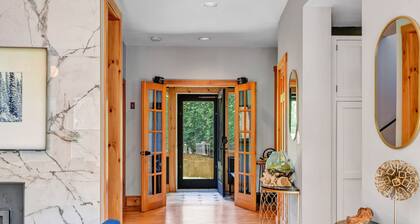 NEW Vermont Luxury in Woodstock Village: Private Home, Pond & Mountain Views