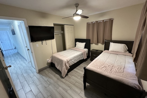 3 bedrooms, iron/ironing board, free WiFi, bed sheets