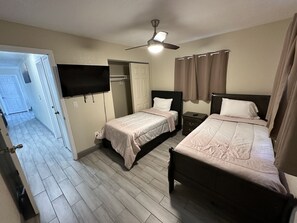 3 bedrooms, iron/ironing board, free WiFi, bed sheets - Orlando Vacation homeAway near Universal with hot/tub (Orlando)