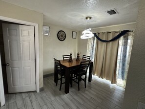 Dining - Orlando Vacation homeAway near Universal with hot/tub (Orlando)