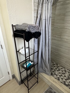 Shower, hair dryer, towels, soap - Orlando Vacation homeAway near Universal with hot/tub (Orlando)