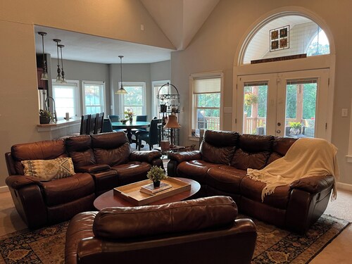 Island home on the water with pool.  Bring your boat or jet skis ! Golf near by