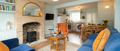 TV, fireplace