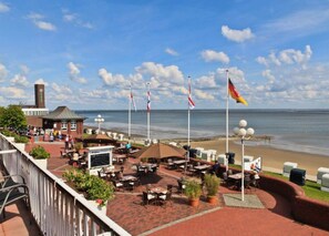 تناول الطعام بالخارج