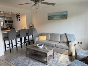 Smart TV - Relaxation Destination--updated lakefront condo just steps from Lake Hamilton!!! (Hot Springs)