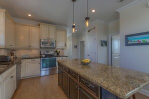 House, Multiple Beds (Veranda Views) | Private kitchen