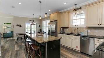 House, Multiple Beds (Veranda Views) | Private kitchen