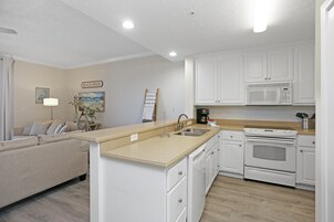 Condo, Multiple Beds, Beach View (Summerhouse 209) | Private kitchen