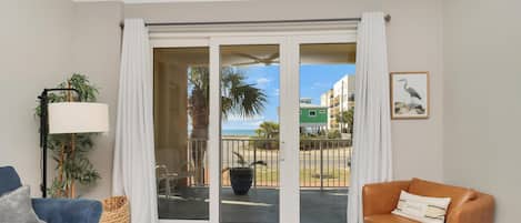 LÀgenhet - flera sÀngar - utsikt mot stranden (Summerhouse 106) | Vardagsrum