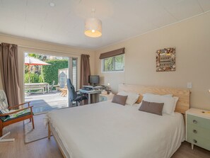 4 bedrooms, bed sheets