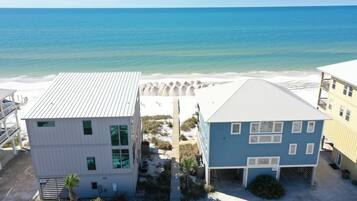 Talo, useita sänkyjä (A Turtle View) | Ranta | Rannalla