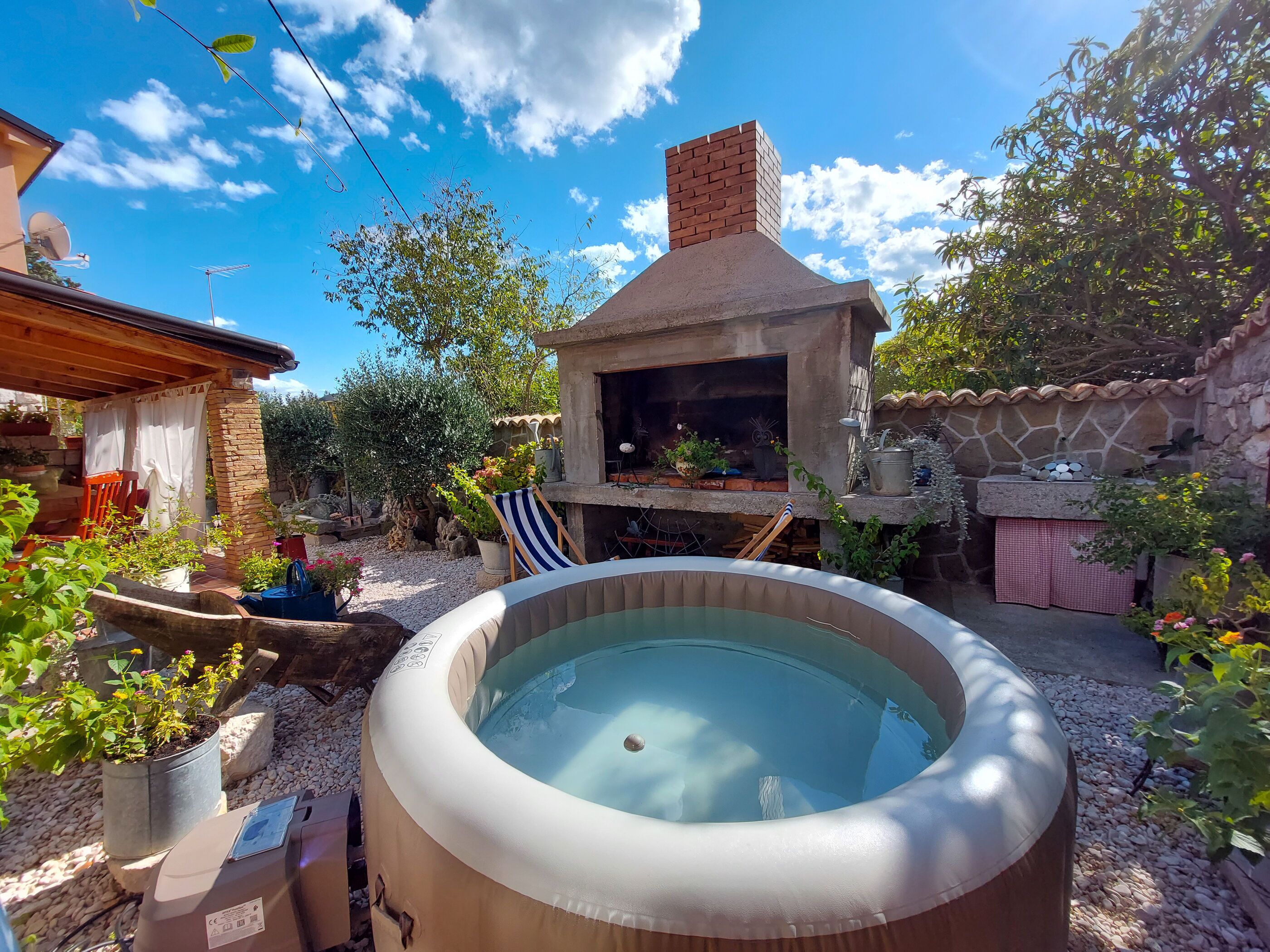 Outdoor spa tub