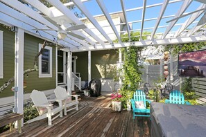 Rumah, Beberapa Tempat Tidur (Slice of Heaven) | Tempat makan outdoor